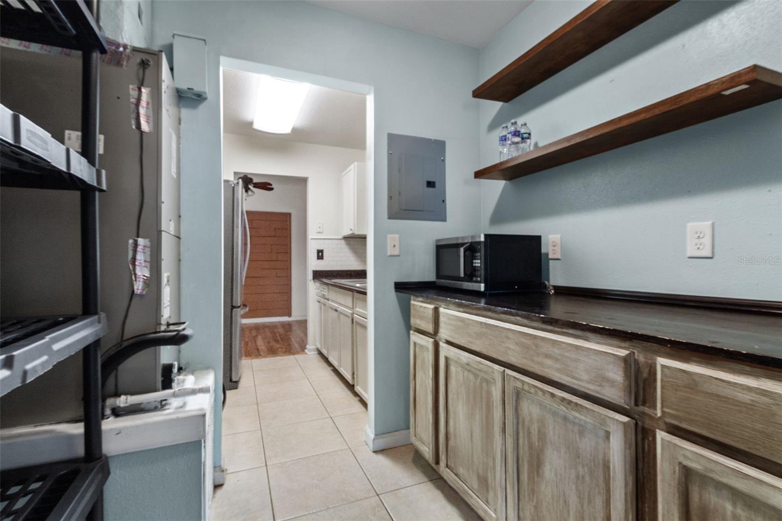 CRYSTAL MANOR UN 03 - Residential