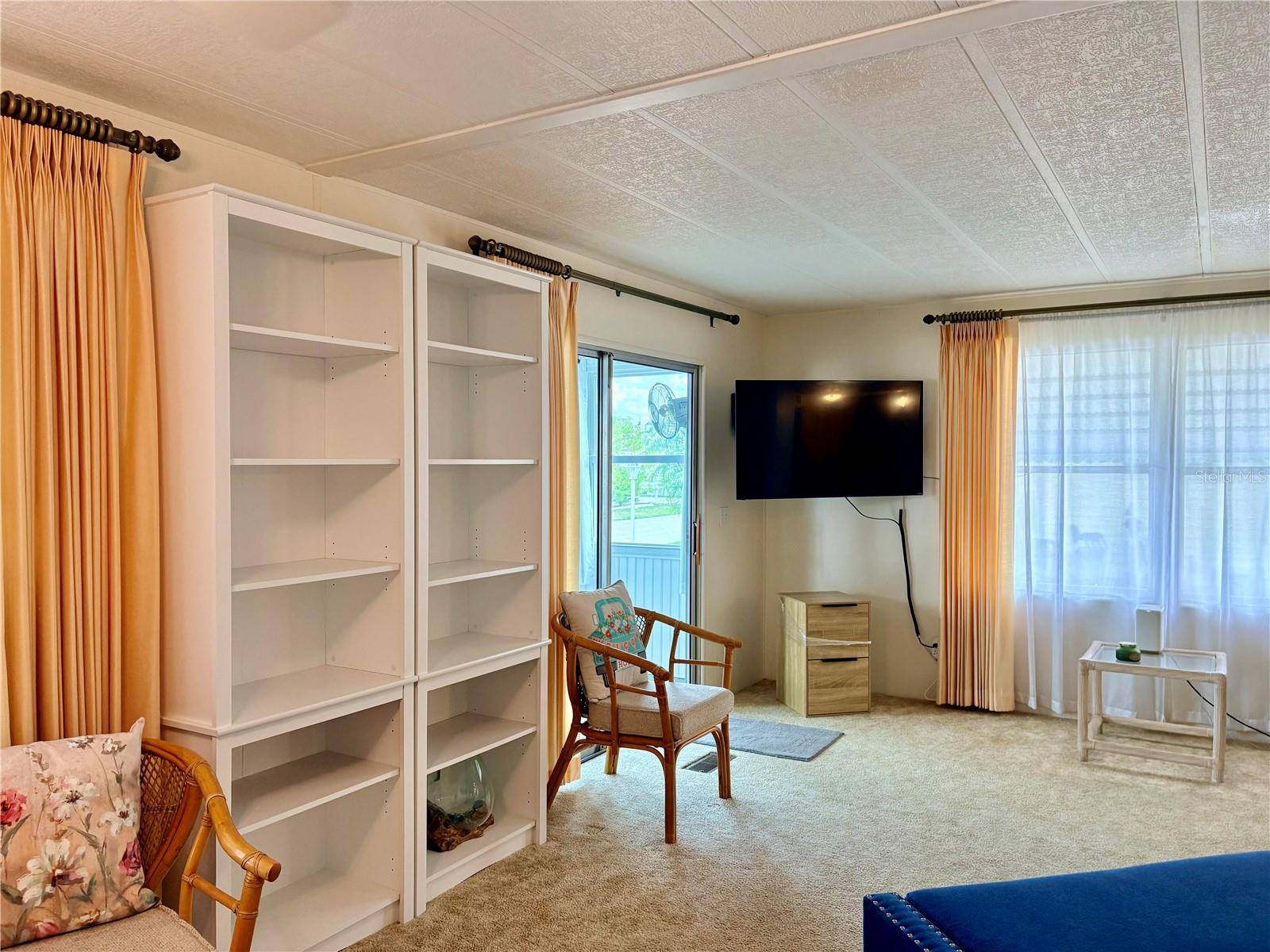 LAUREL ESTATES - Residential