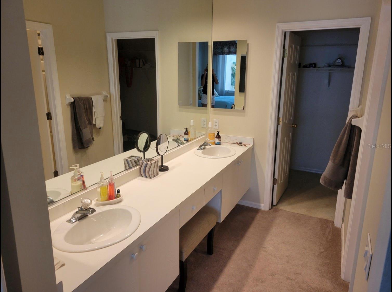 ROSEDALE 8 WESTBURY LAKES - Residential Lease