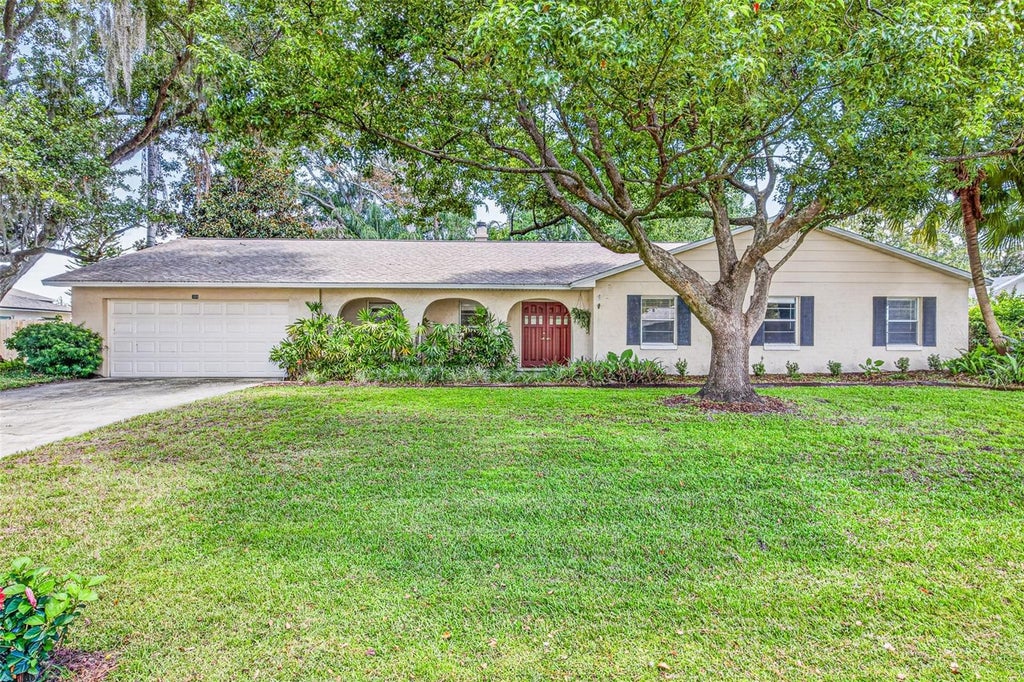 Photo of 301 Valencia Court, Winter Garden, FL 34787 (MLS # NS1089084)