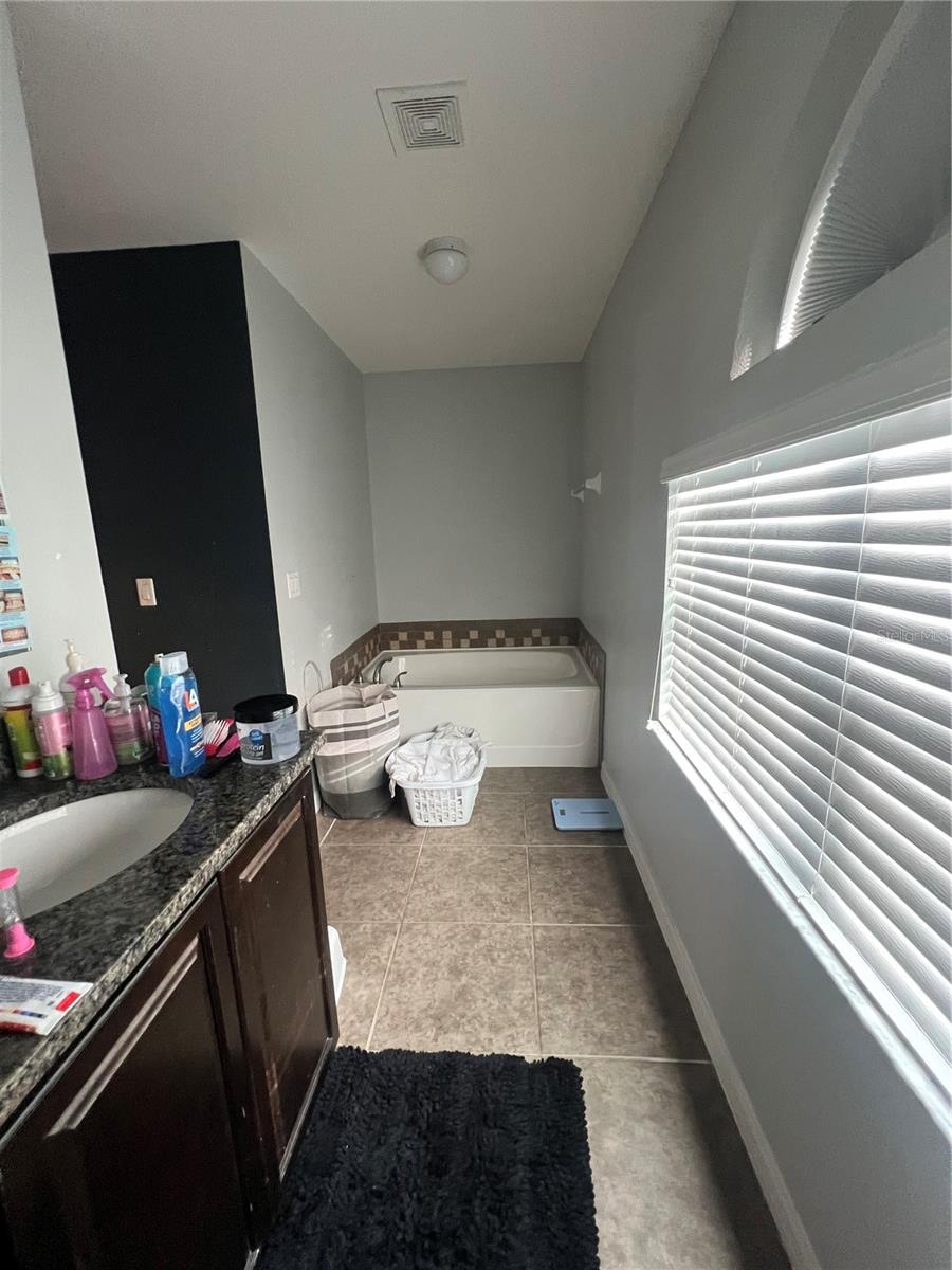 ABBEY GLEN I A-E - Residential