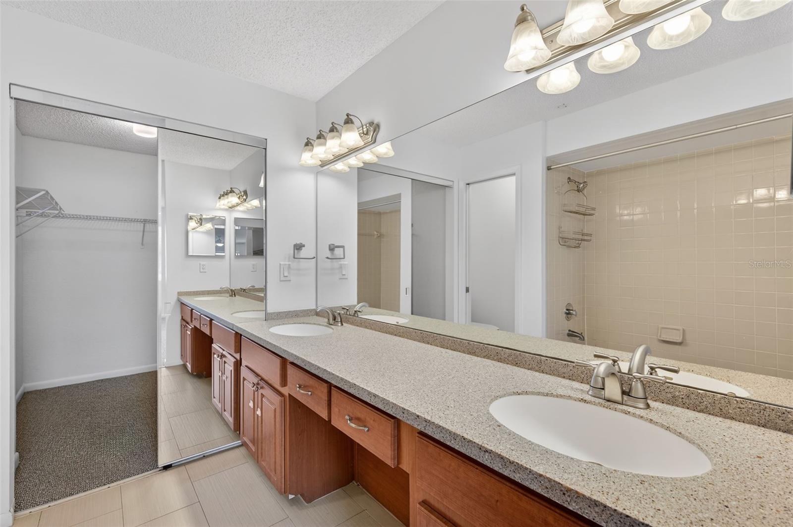 PLAZA VILLAS ONE CONDO - Residential Lease