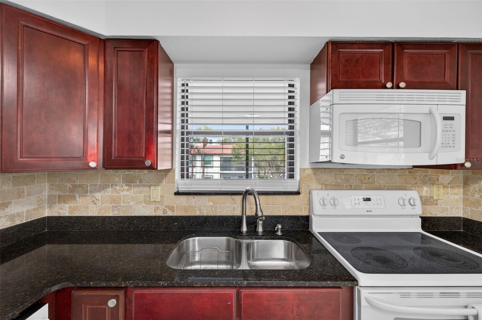 PLAZA VILLAS ONE CONDO - Residential Lease