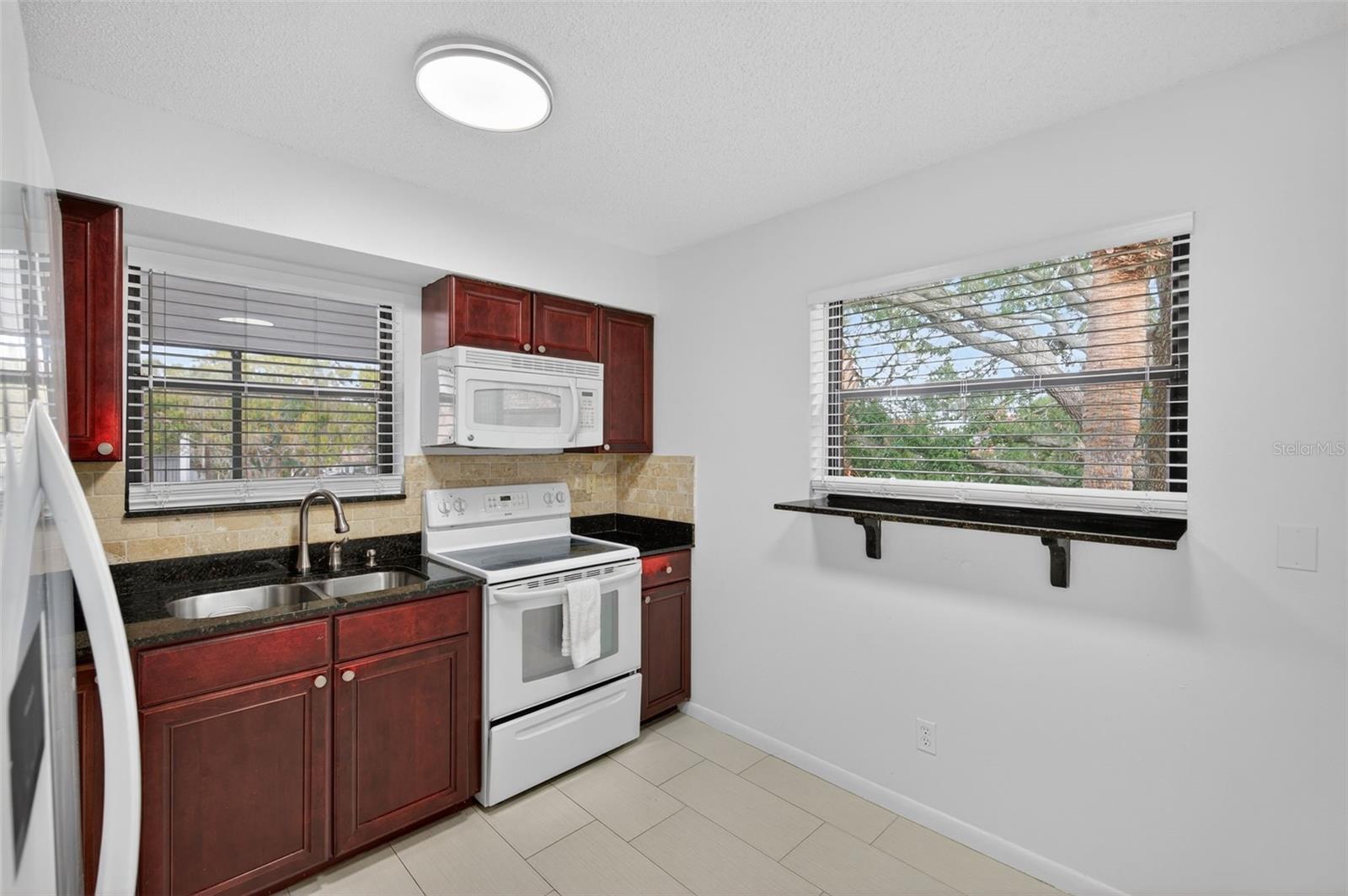 PLAZA VILLAS ONE CONDO - Residential Lease