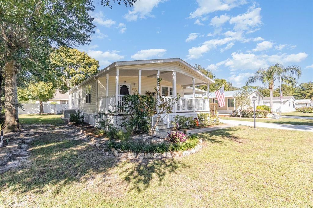 Photo of 1729 Stacey Drive, Mount Dora, FL 32757 (MLS # O6361318)