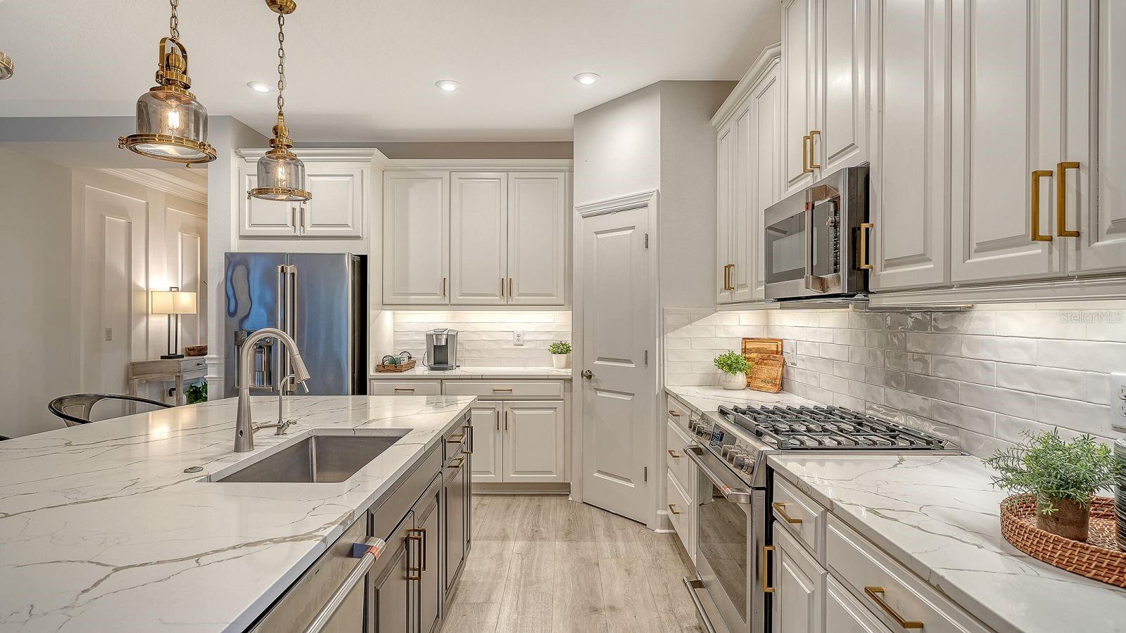 AZARIO ESPLANADE PH II SUBPH C-O - Residential