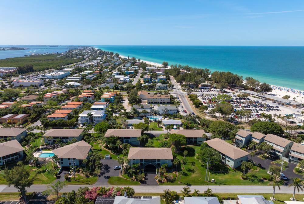 ISLAND VILLAGE - Residential