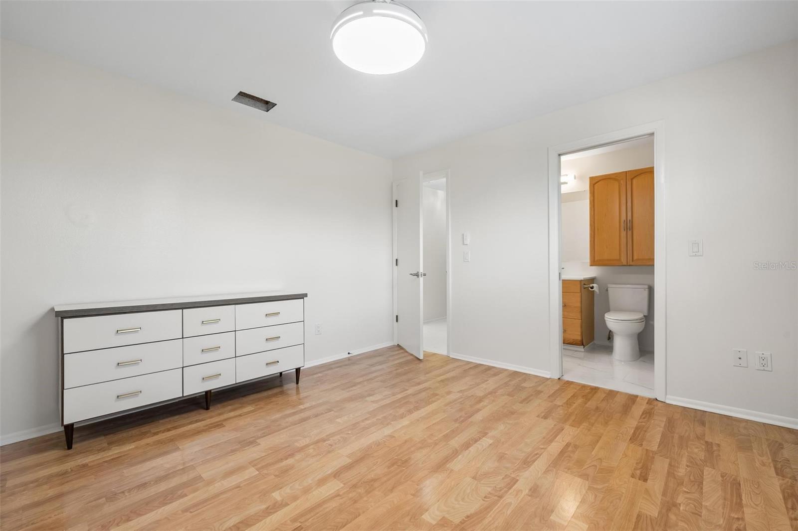 ISLAND VILLAGE - Residential