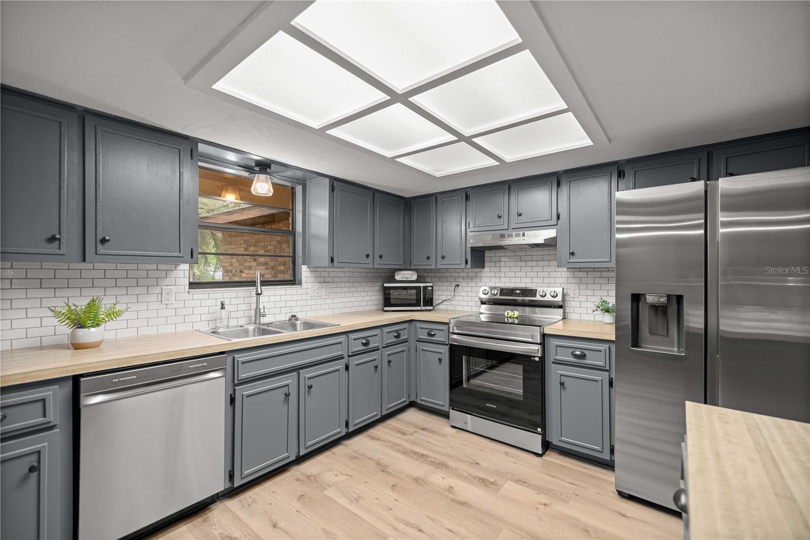 RAINBOW SPGS 04 REP - Residential