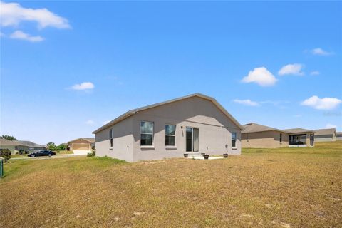 A home in LAKE WALES