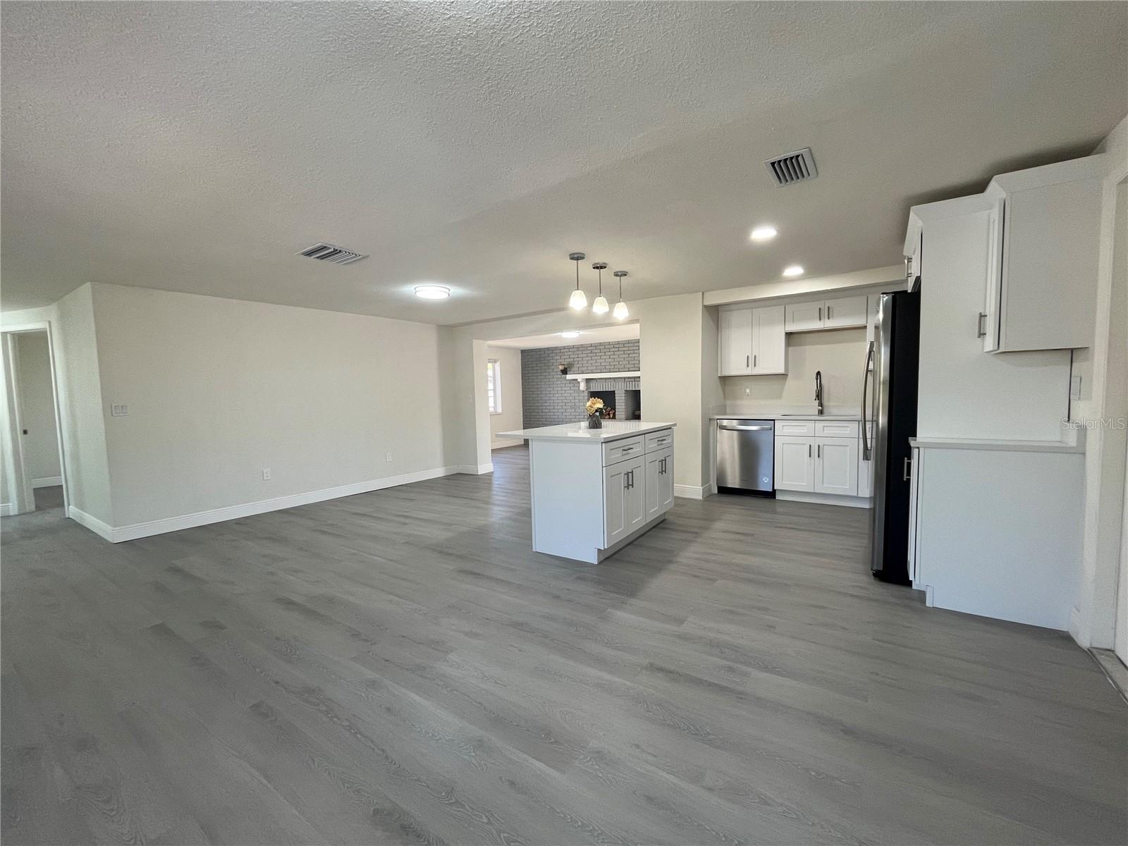 3314 COLUMBUS DRIVE