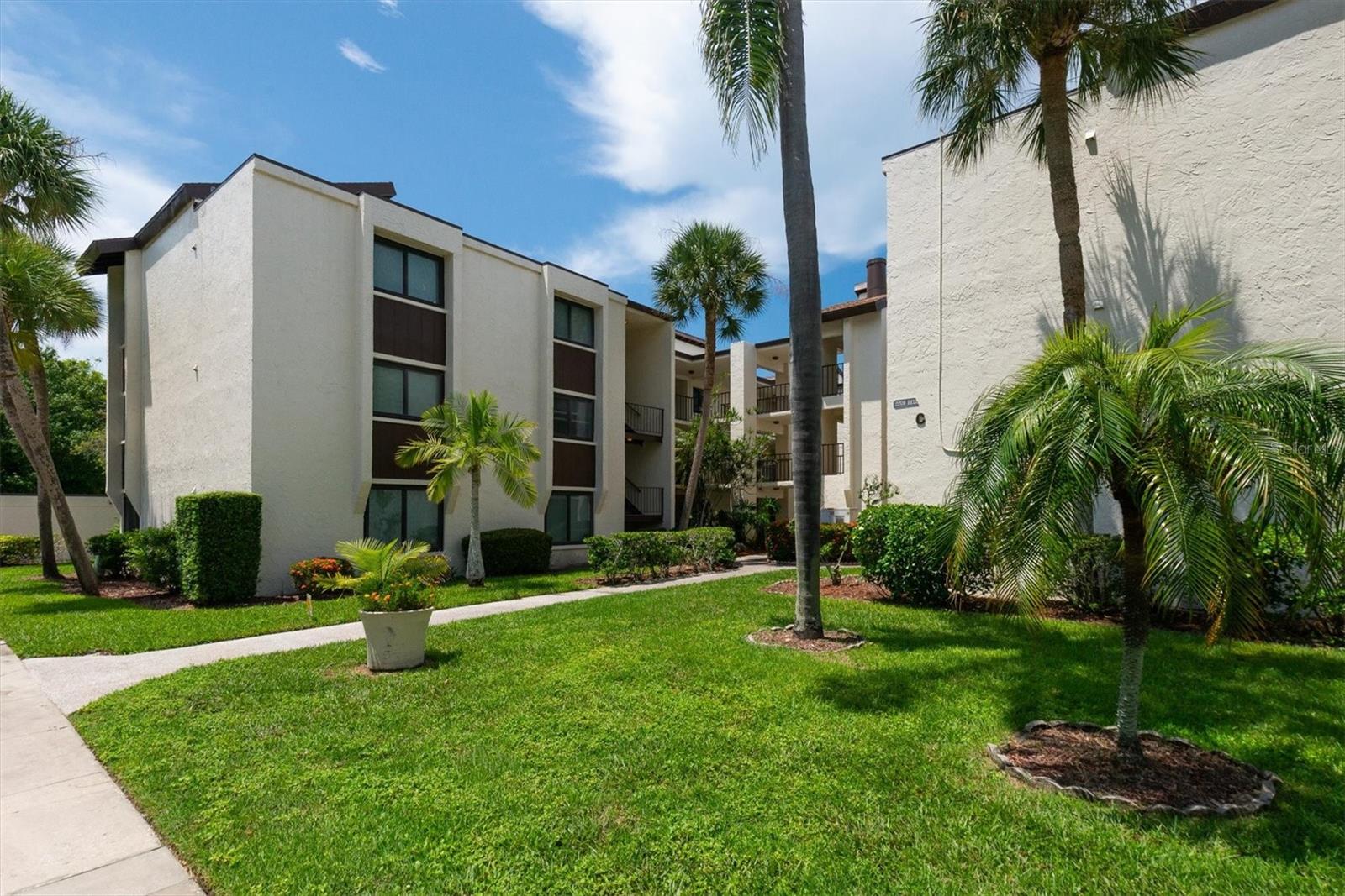2209 BELLEAIR ROAD C13