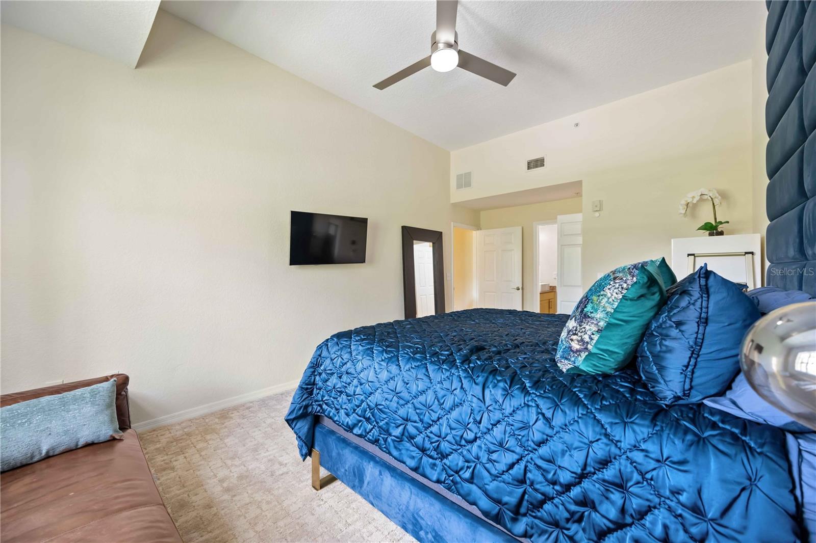 BROADWAY PROMENADE - Residential