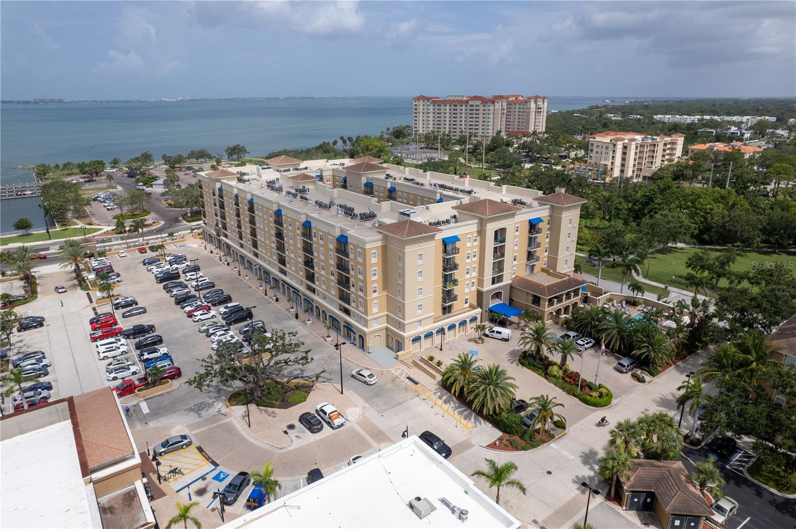 BROADWAY PROMENADE - Residential