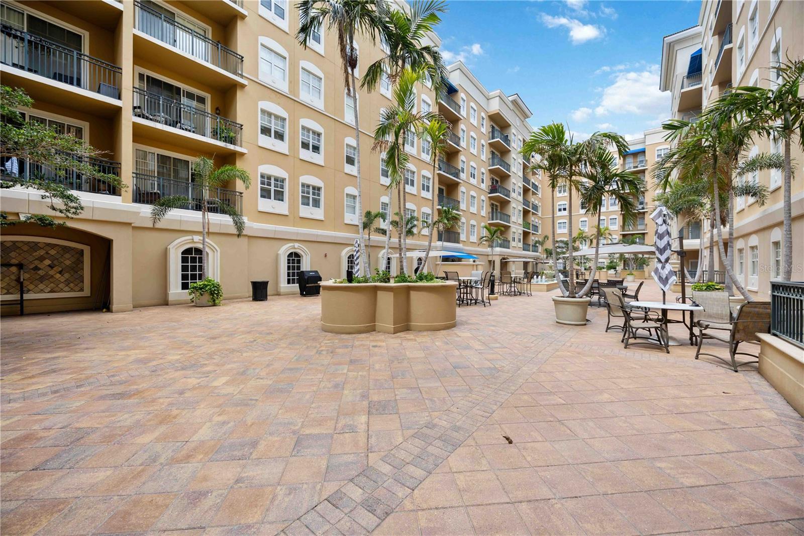 BROADWAY PROMENADE - Residential