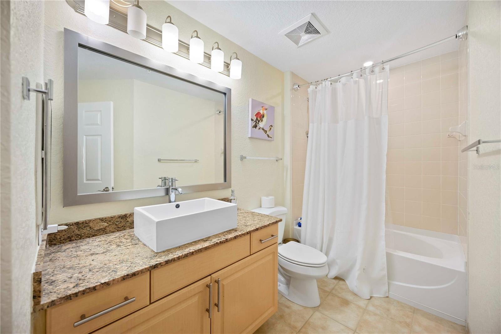 BROADWAY PROMENADE - Residential