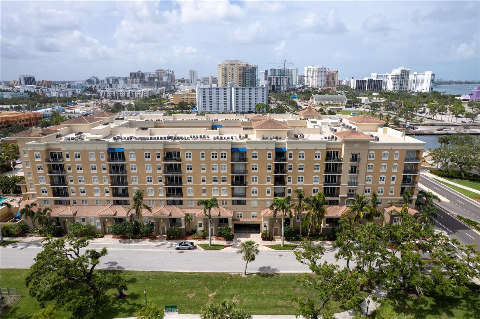 BROADWAY PROMENADE - Residential