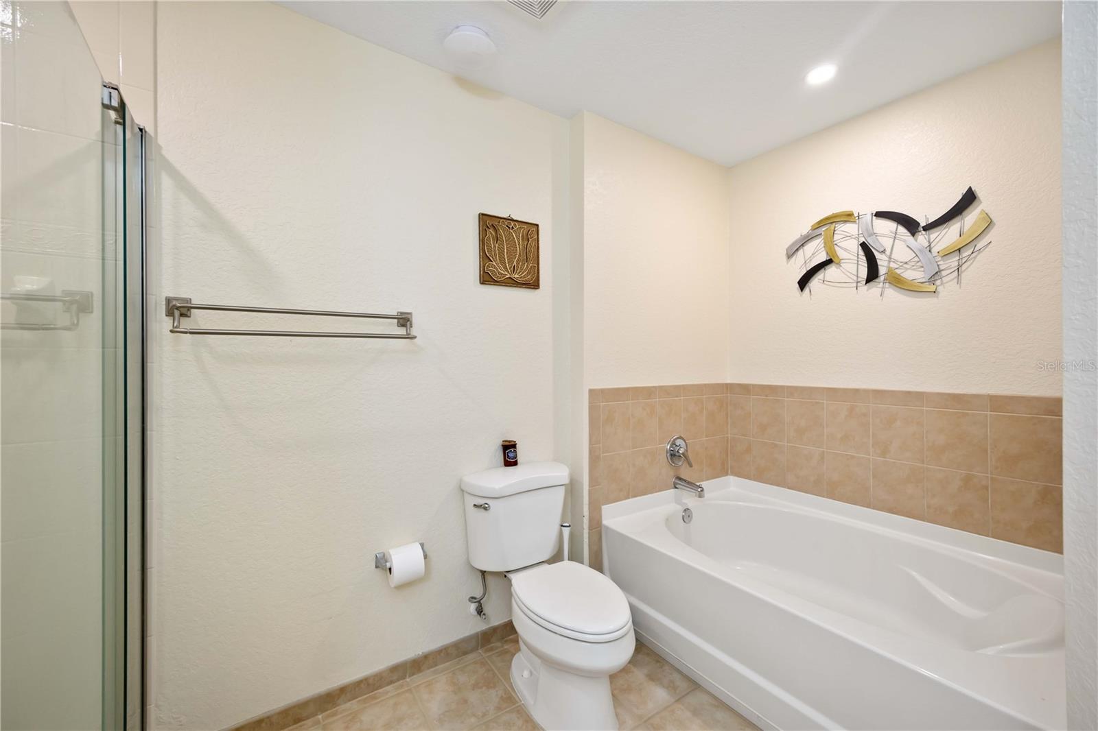 BROADWAY PROMENADE - Residential