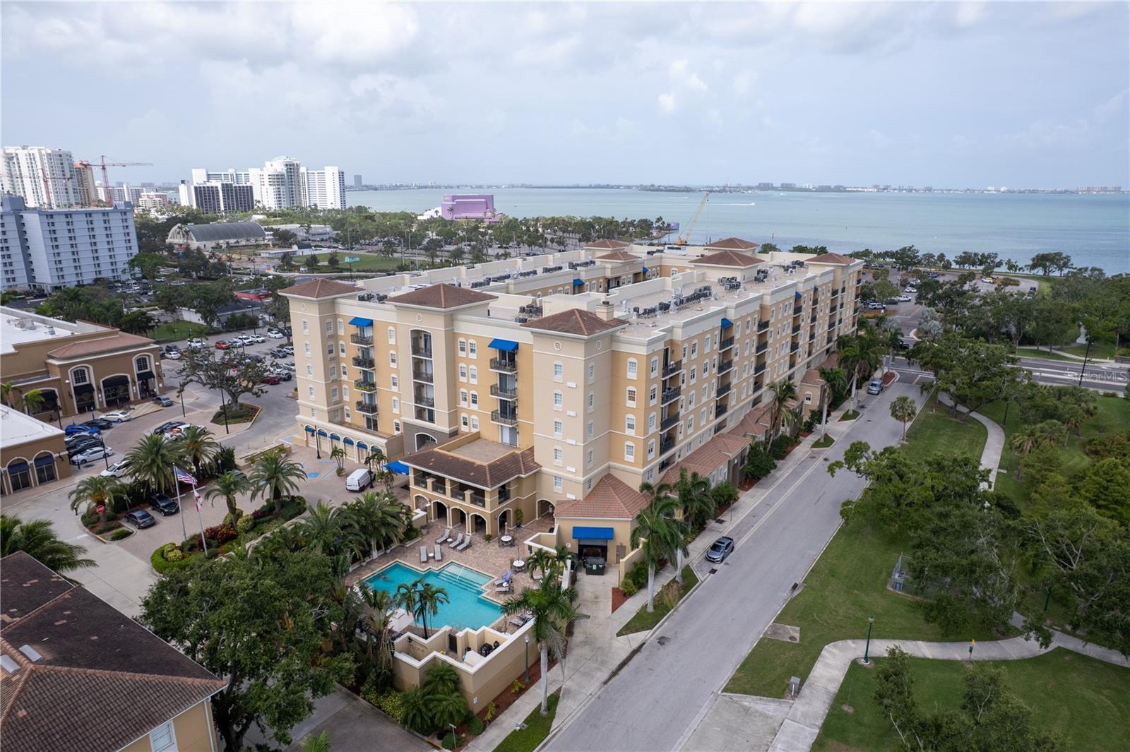 BROADWAY PROMENADE - Residential