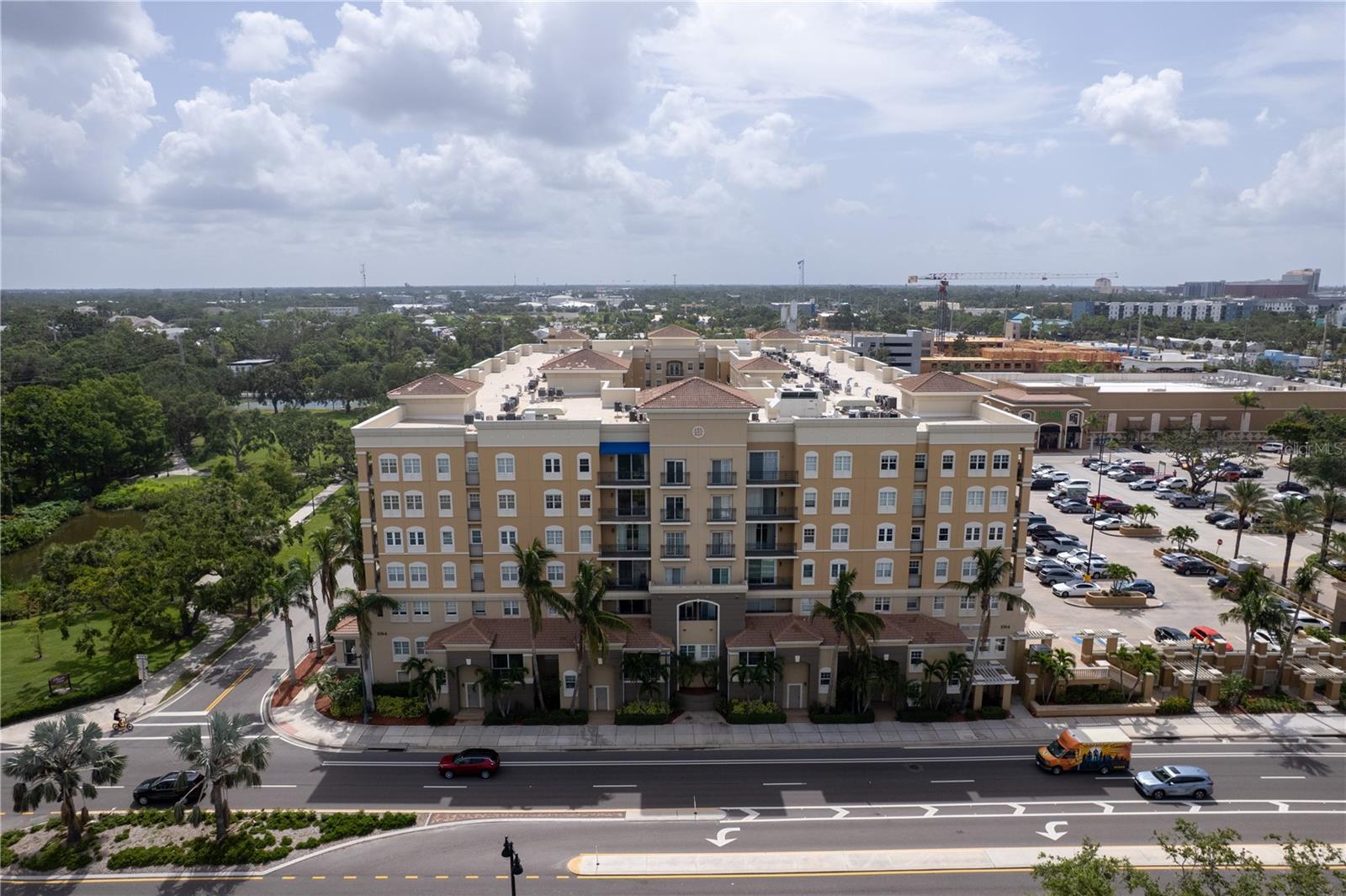 BROADWAY PROMENADE - Residential