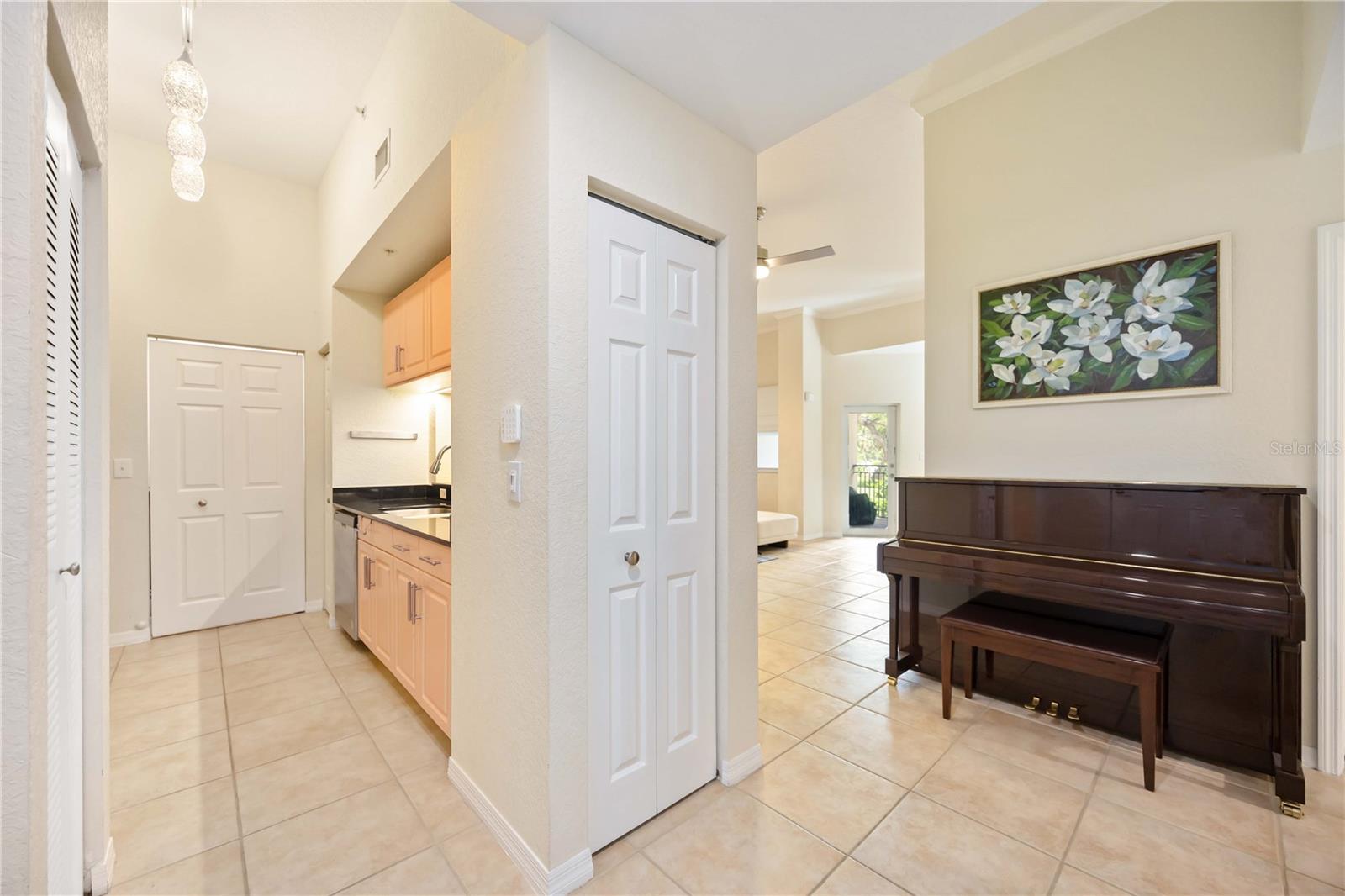 BROADWAY PROMENADE - Residential