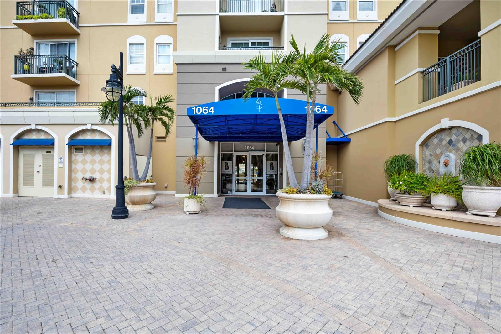 BROADWAY PROMENADE - Residential