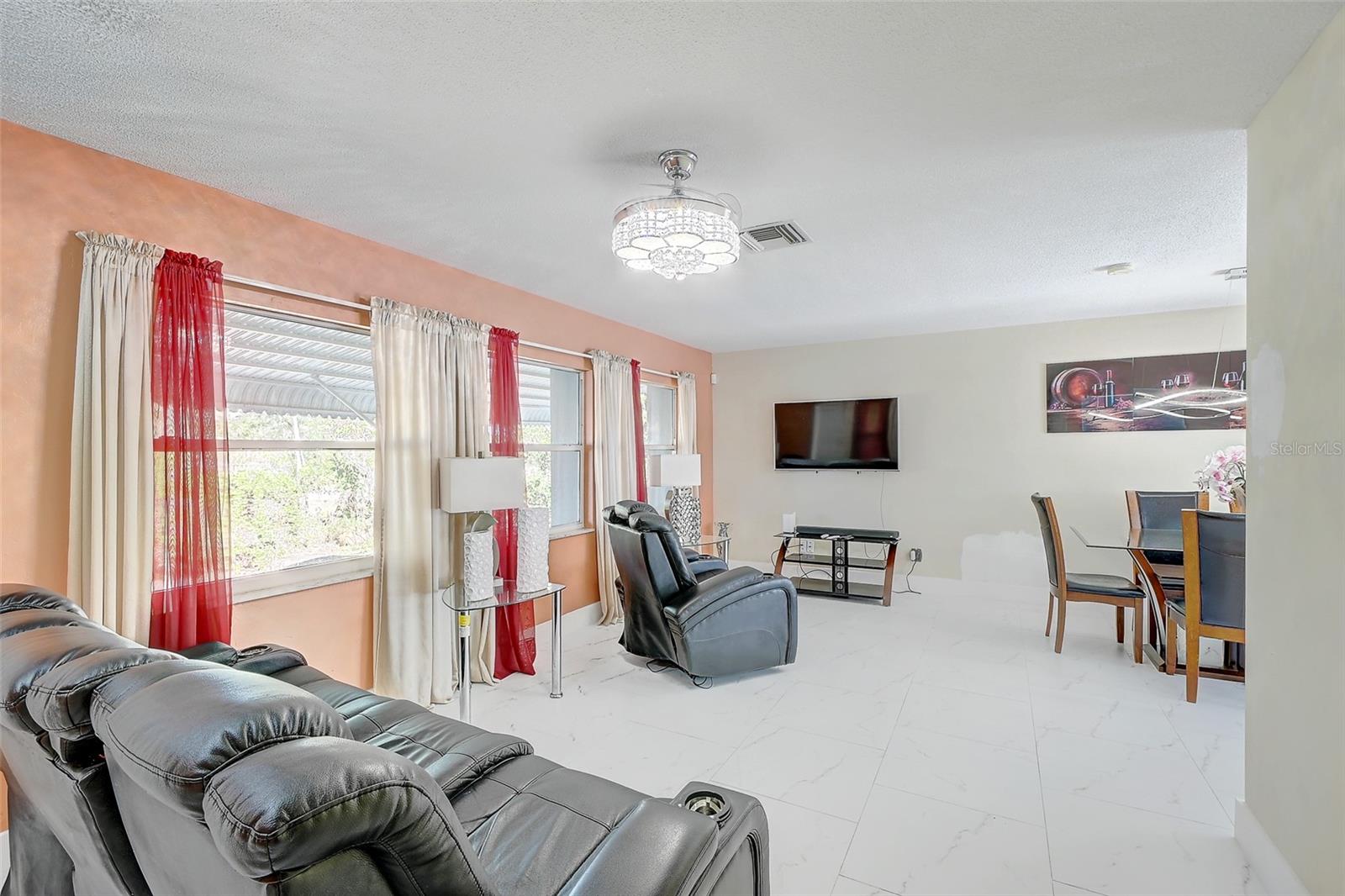 COUNTRY CLUB ESTATES - Residential