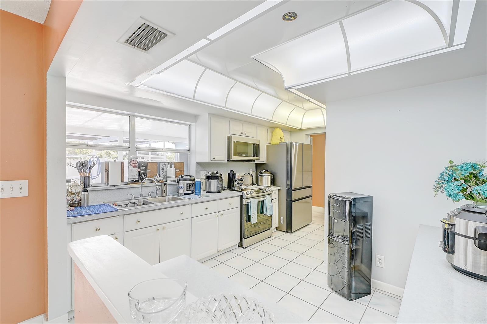 COUNTRY CLUB ESTATES - Residential