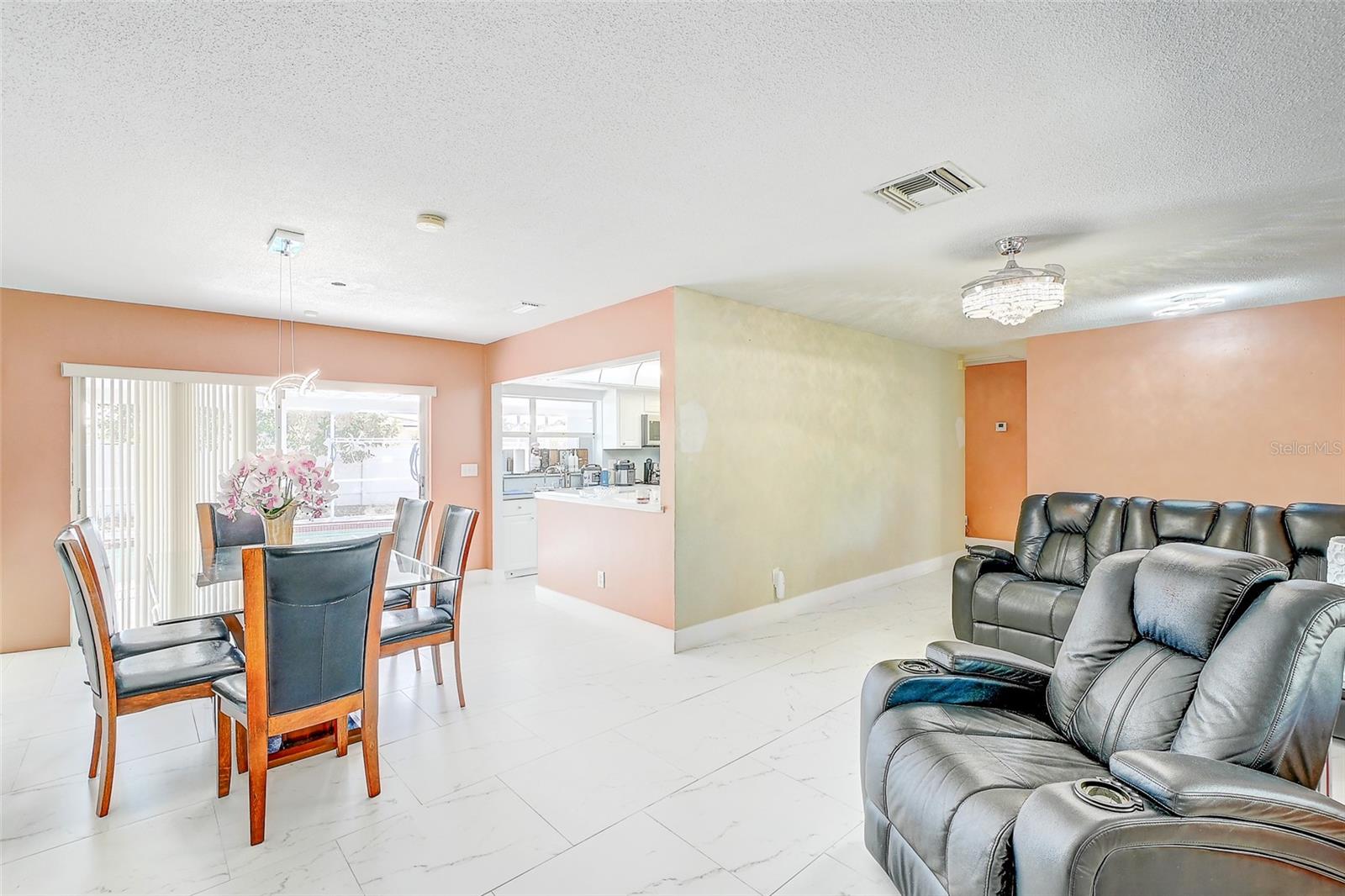 COUNTRY CLUB ESTATES - Residential