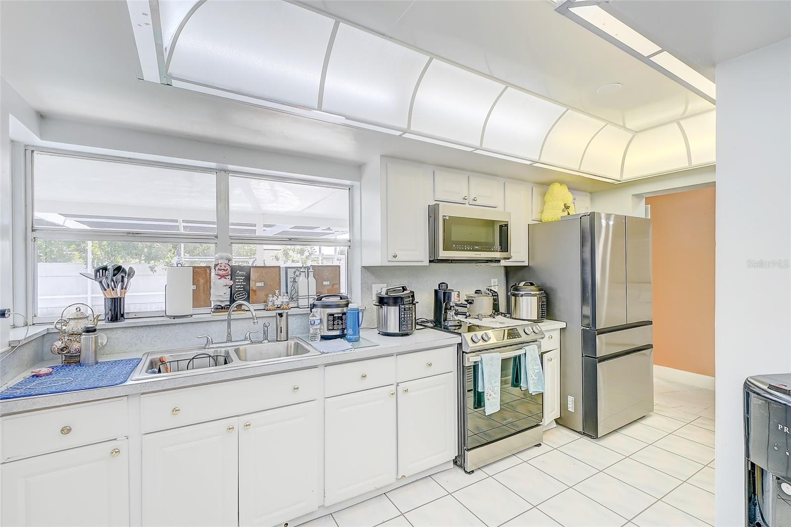 COUNTRY CLUB ESTATES - Residential