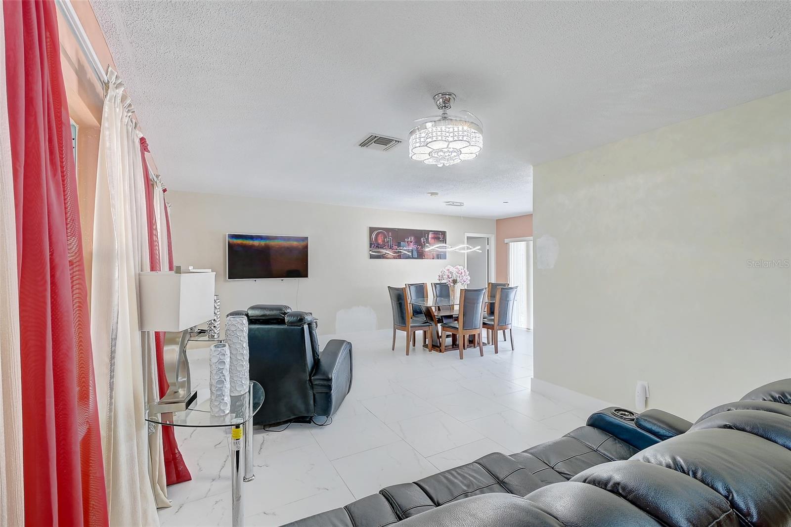 COUNTRY CLUB ESTATES - Residential