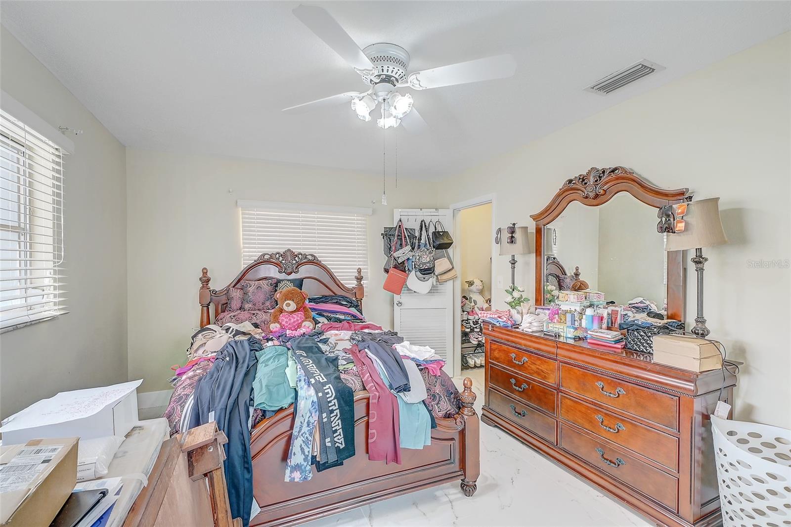 COUNTRY CLUB ESTATES - Residential