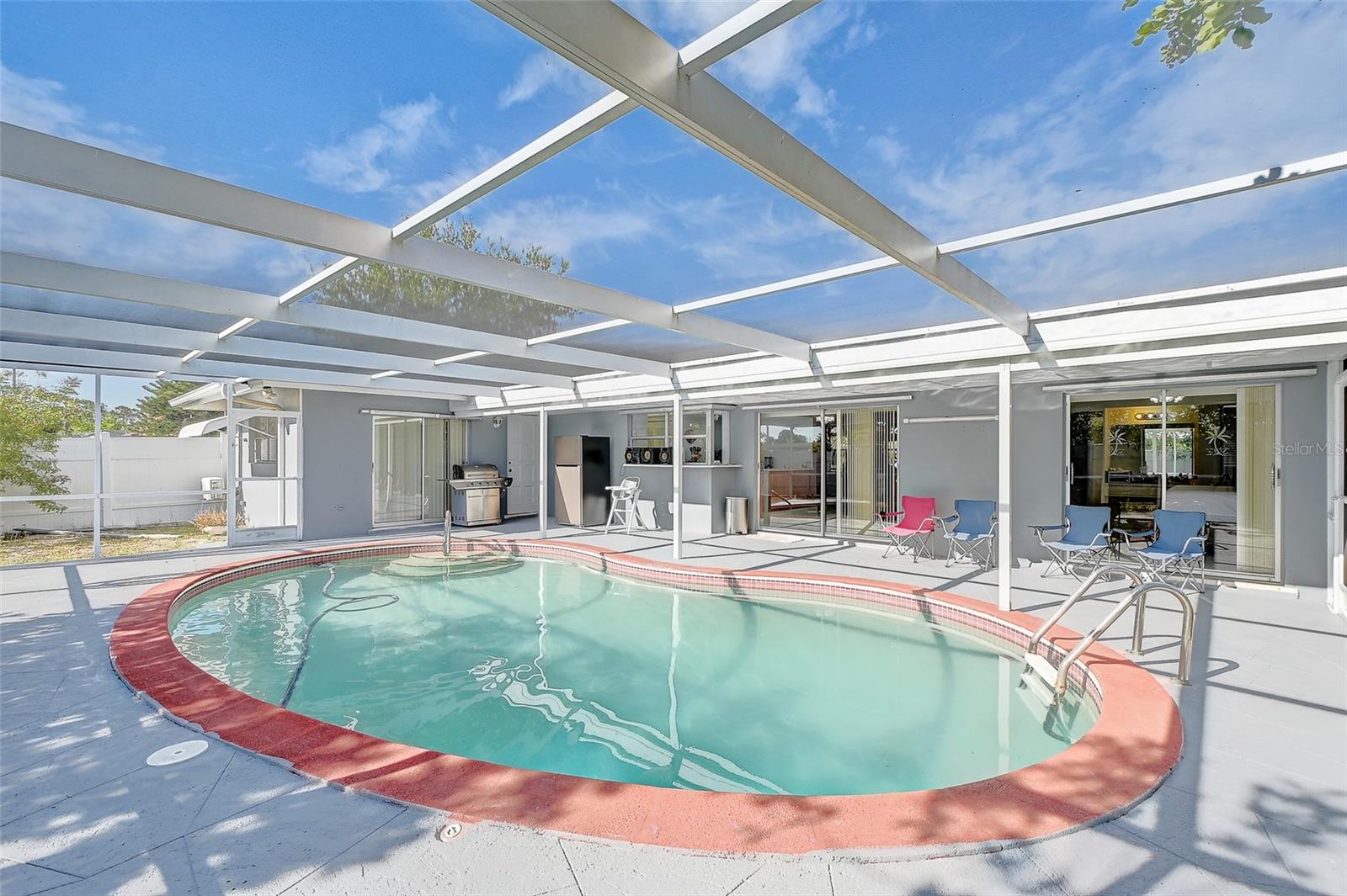 COUNTRY CLUB ESTATES - Residential