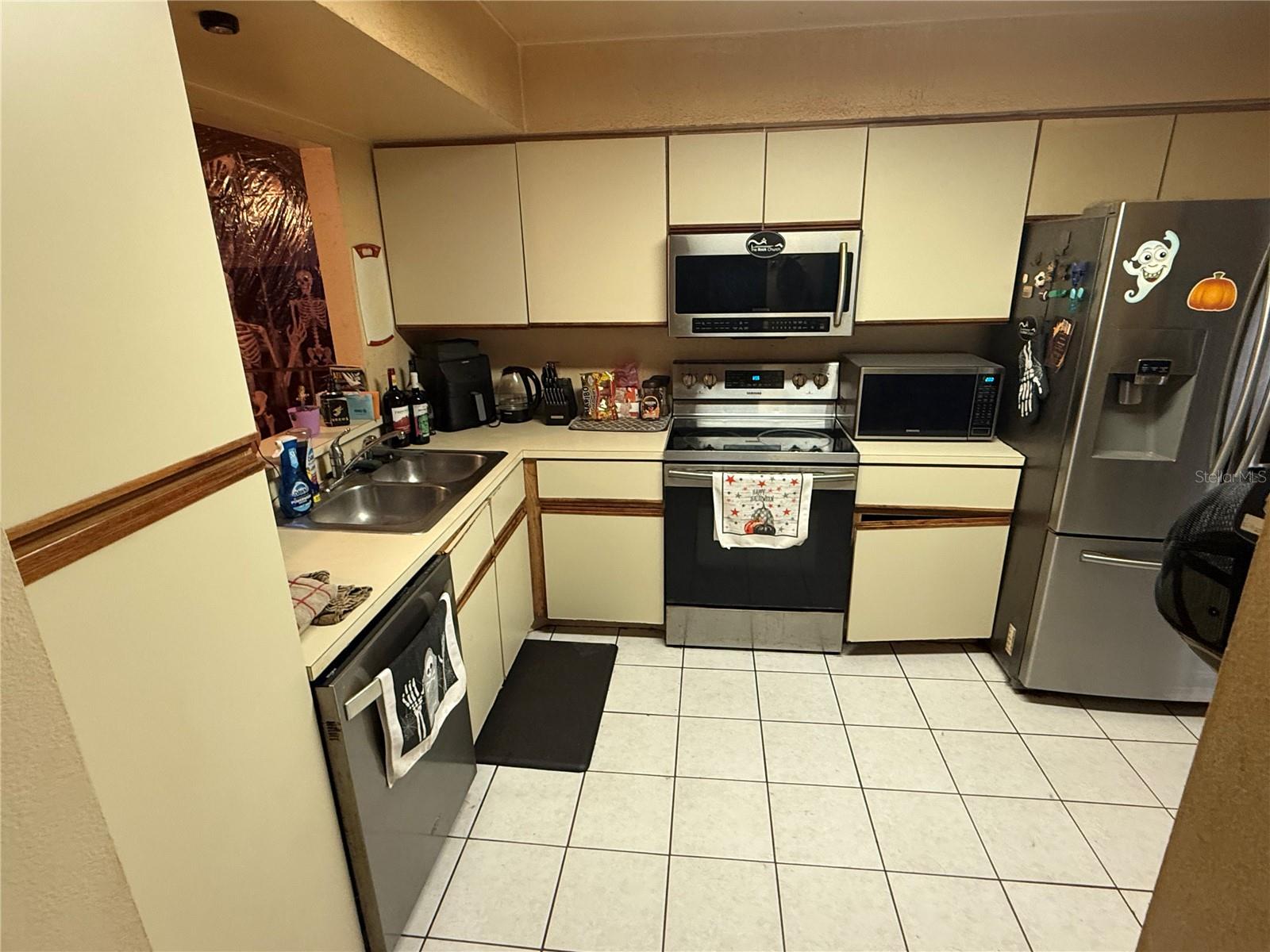 RAINTREE VILLAGE CONDO - Residential