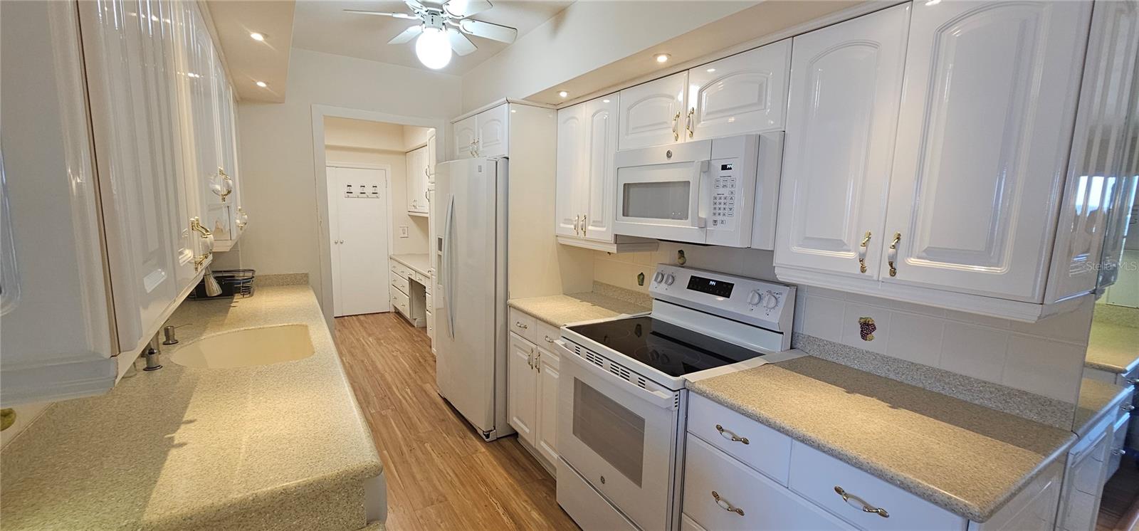 PARADISE ISLAND TOWERS CONDO - Residential Lease