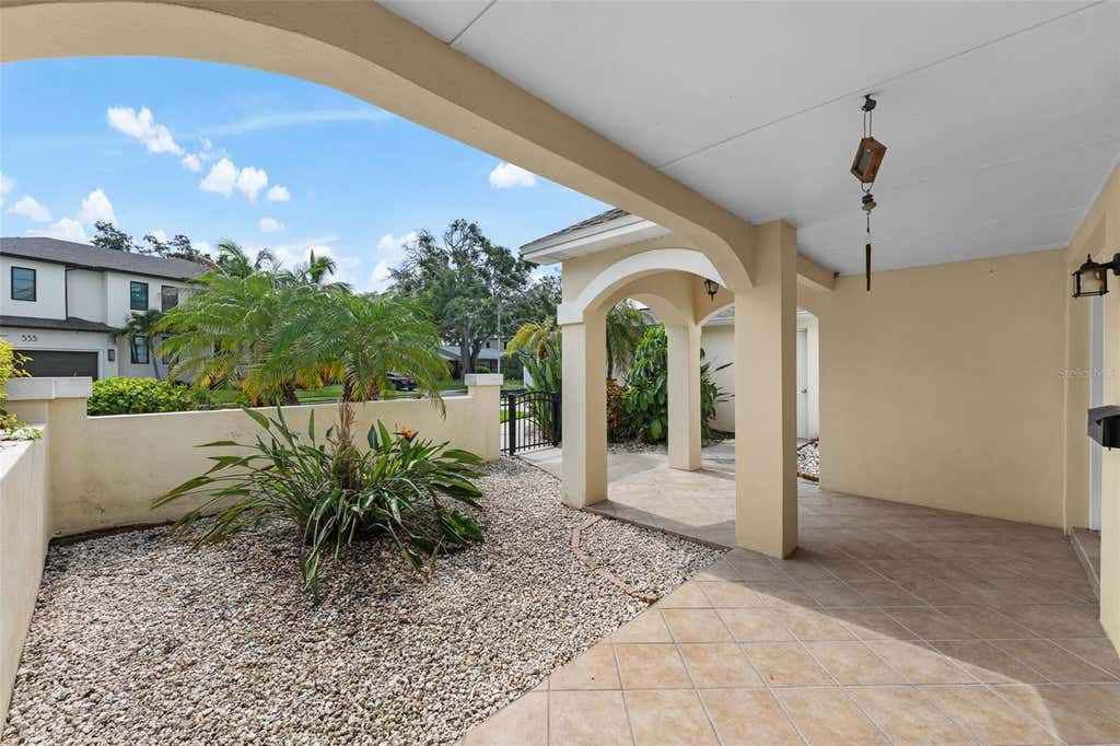 Photo of 528 Lucerne Avenue, Tampa, FL 33606 (MLS # TB8533828)