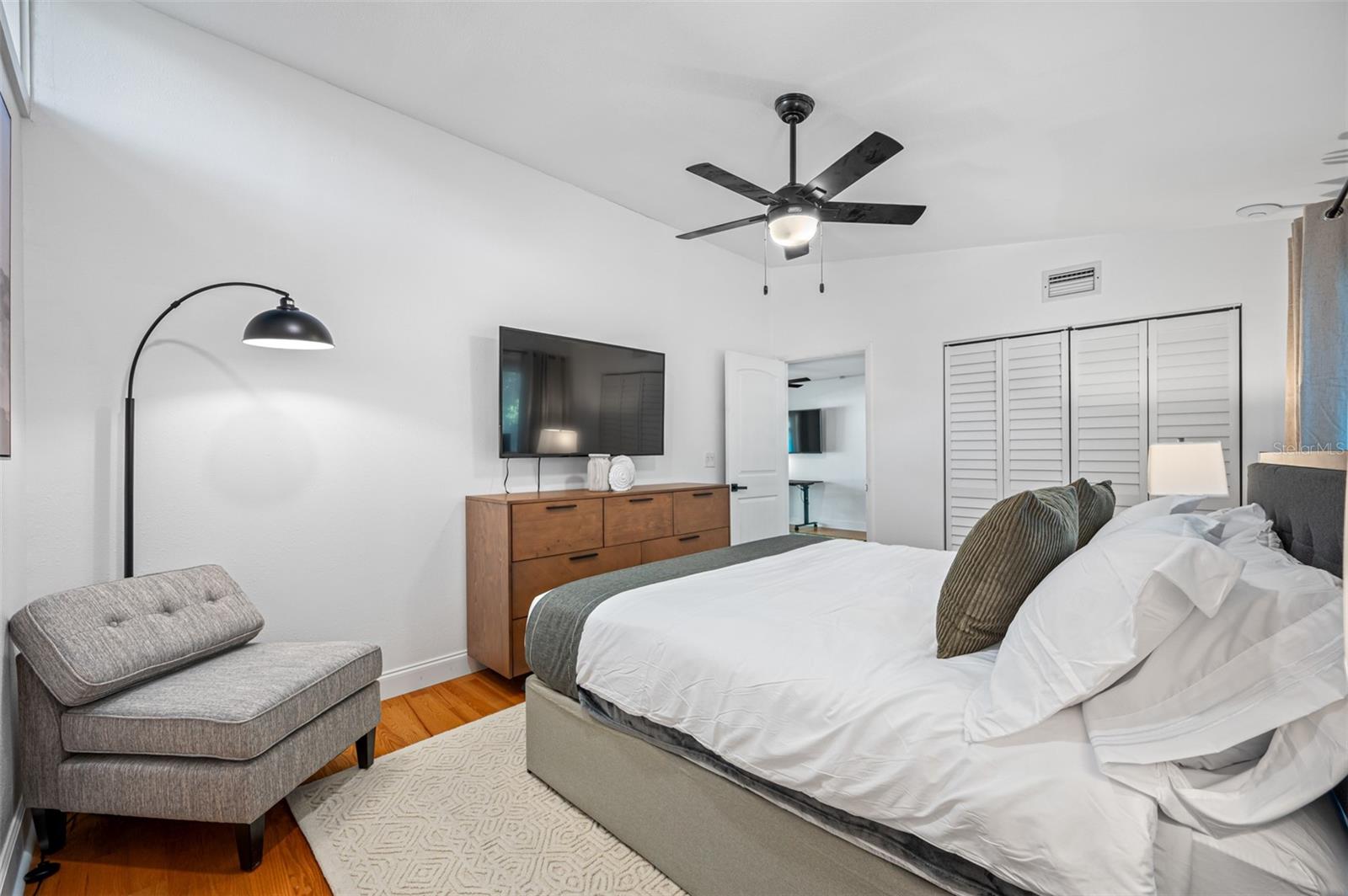 Presenting a truly exceptional estate in the highly sought-after Old O – image 29