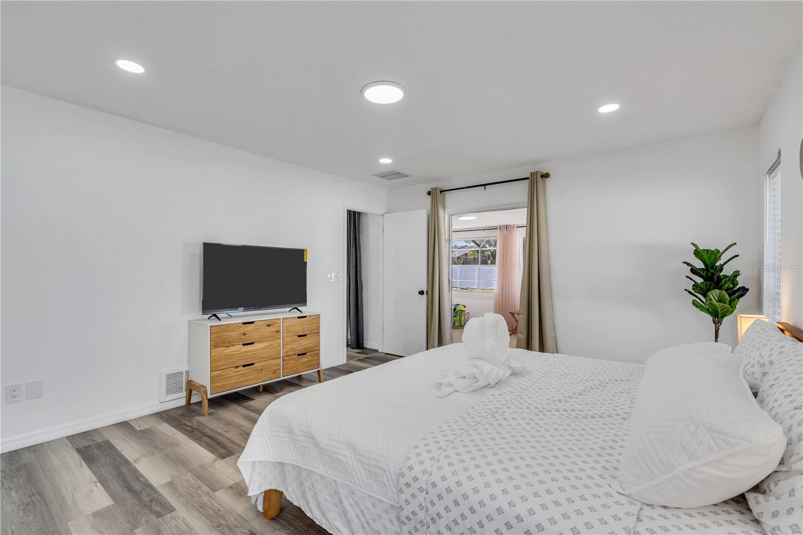 WEST BAYOU - Residential Lease