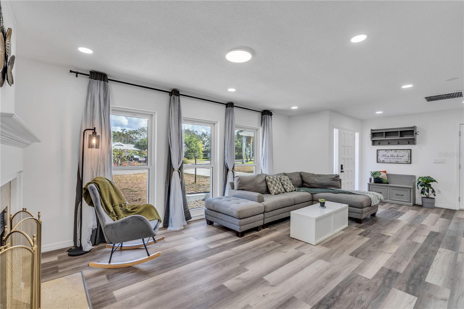 WEST BAYOU - Residential Lease