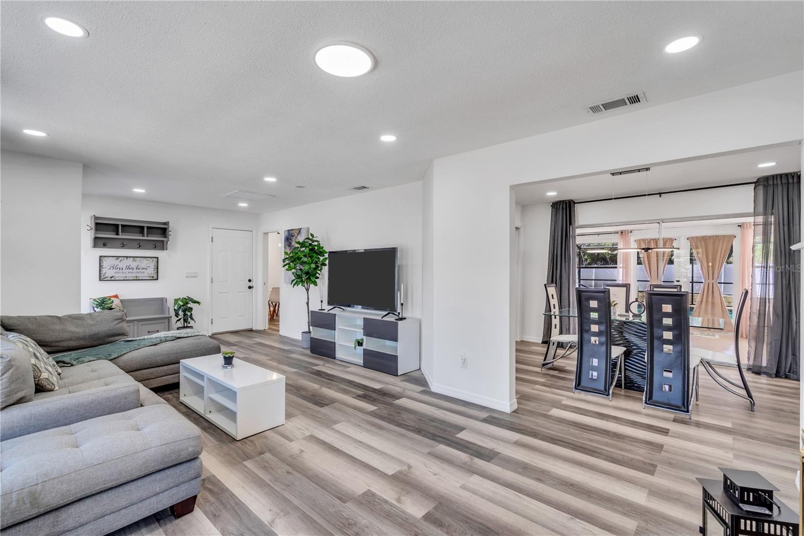 WEST BAYOU - Residential Lease