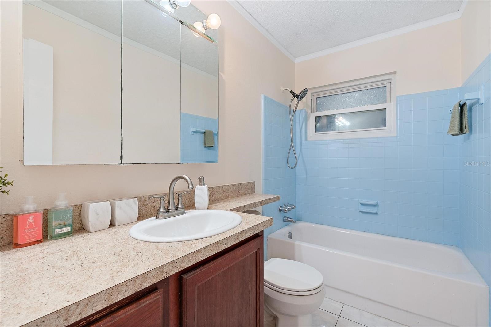 QUEENS MIRROR SOUTH - Residential