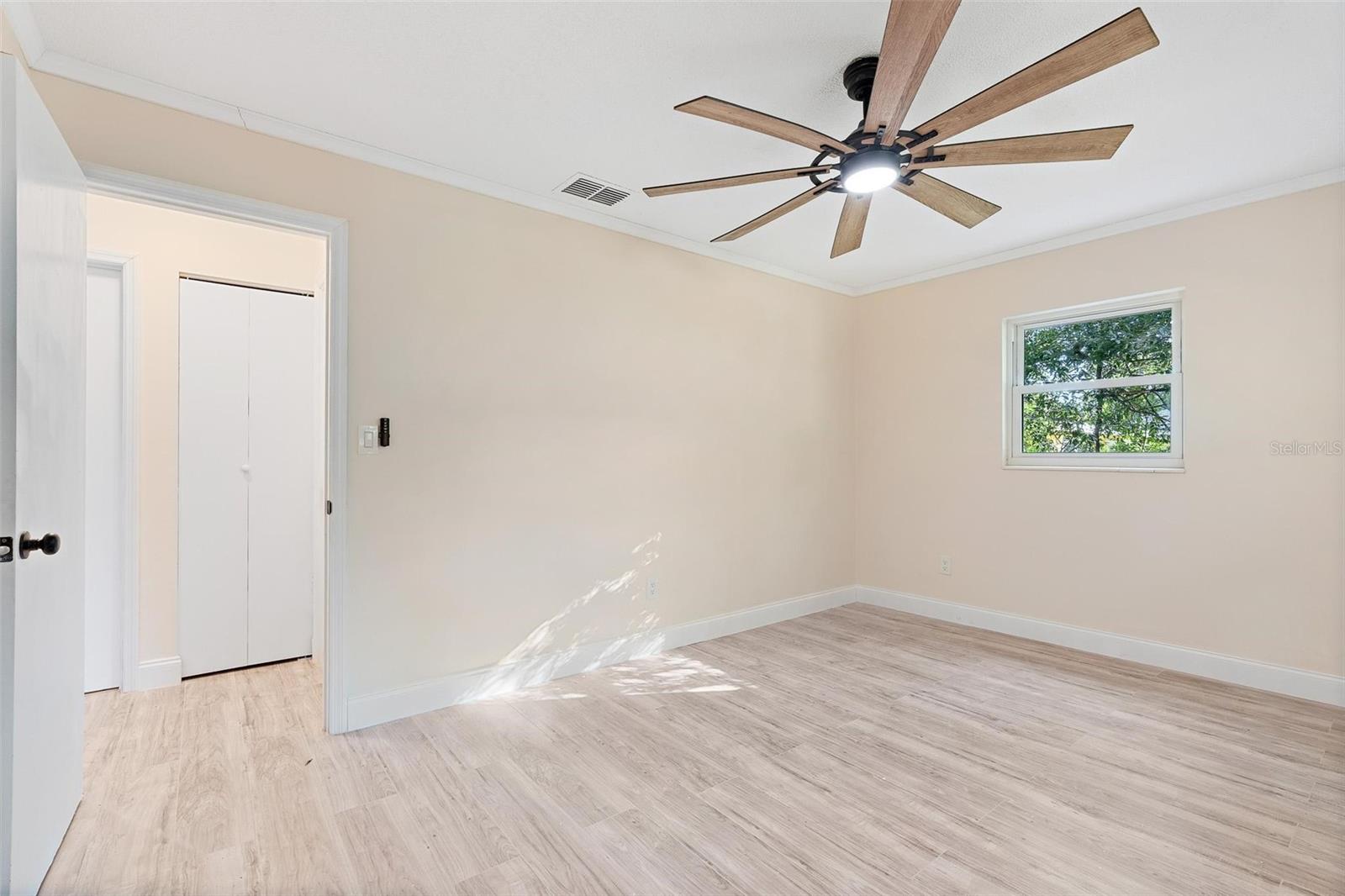 QUEENS MIRROR SOUTH - Residential