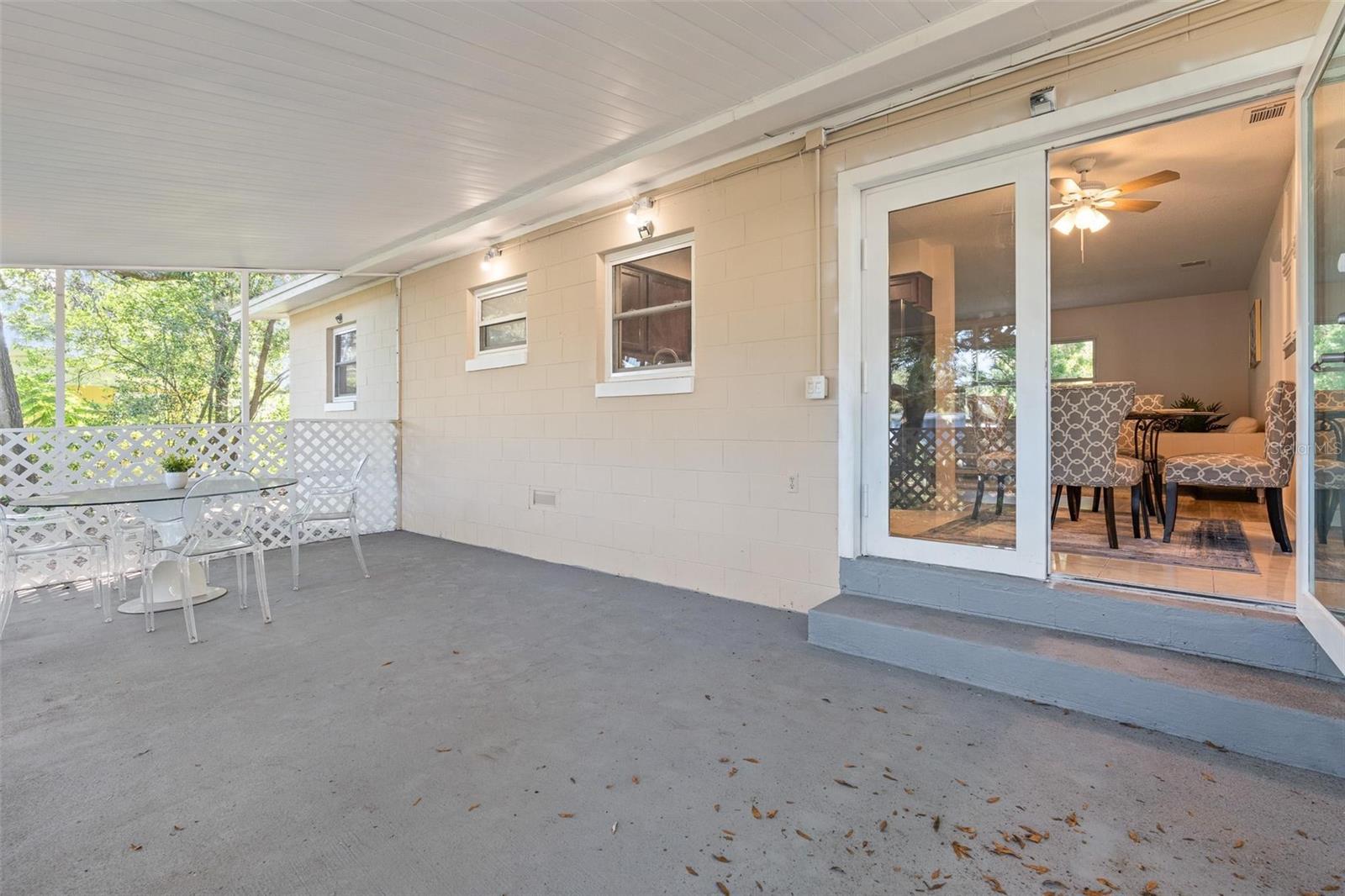 QUEENS MIRROR SOUTH - Residential