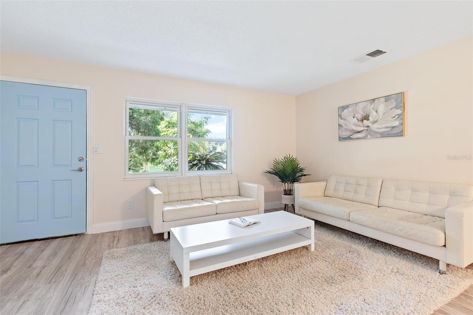 QUEENS MIRROR SOUTH - Residential