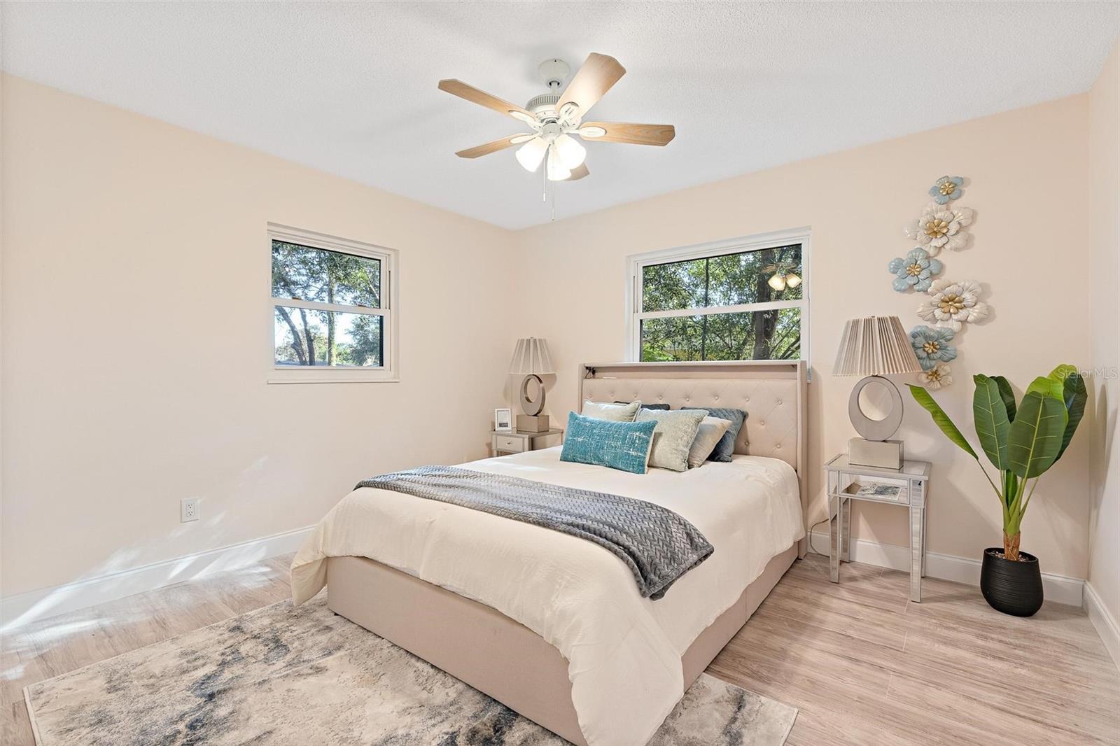 QUEENS MIRROR SOUTH - Residential