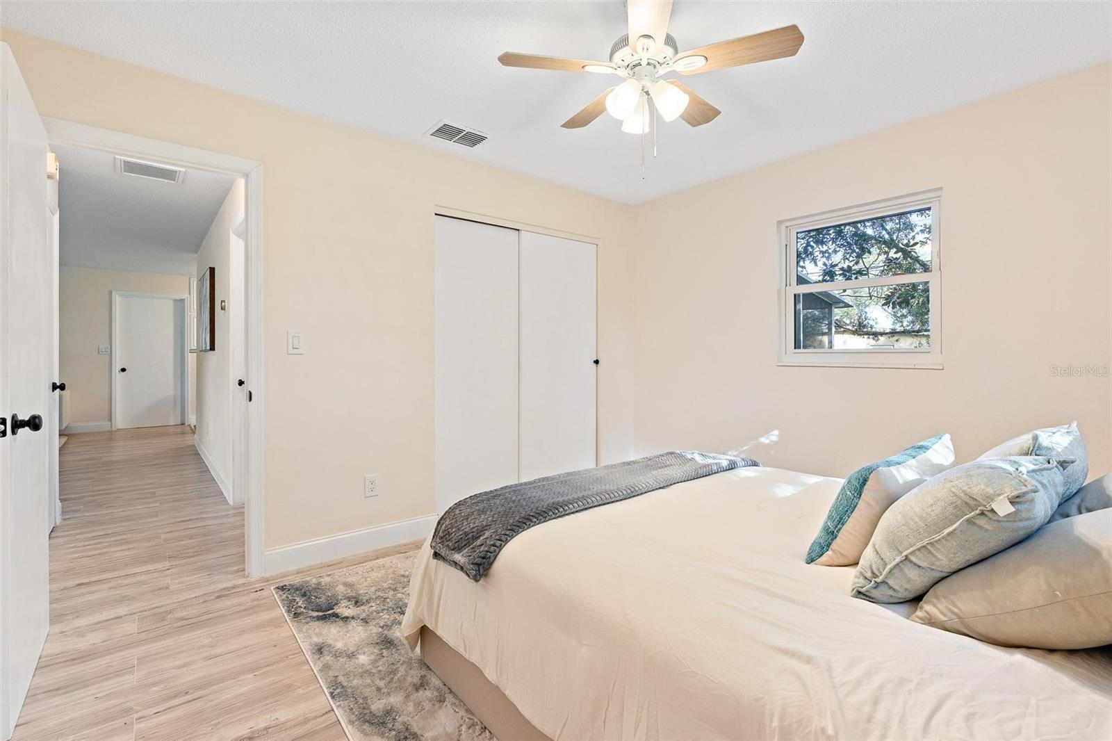 QUEENS MIRROR SOUTH - Residential