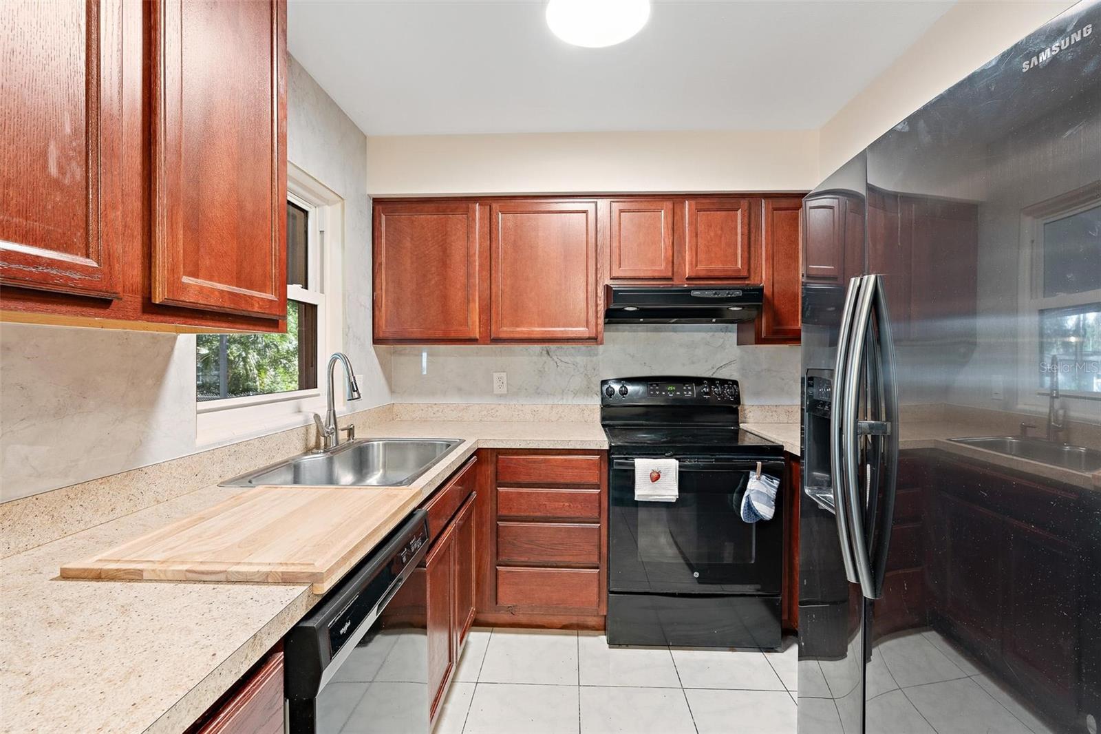 QUEENS MIRROR SOUTH - Residential