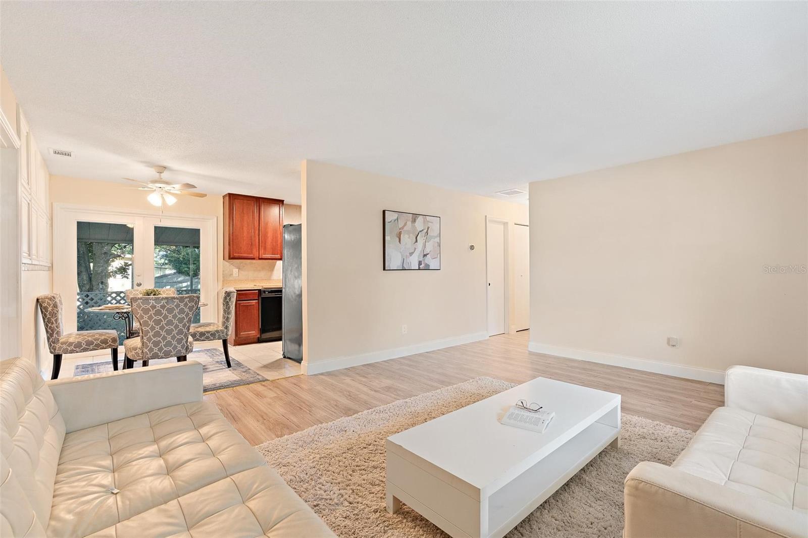 QUEENS MIRROR SOUTH - Residential