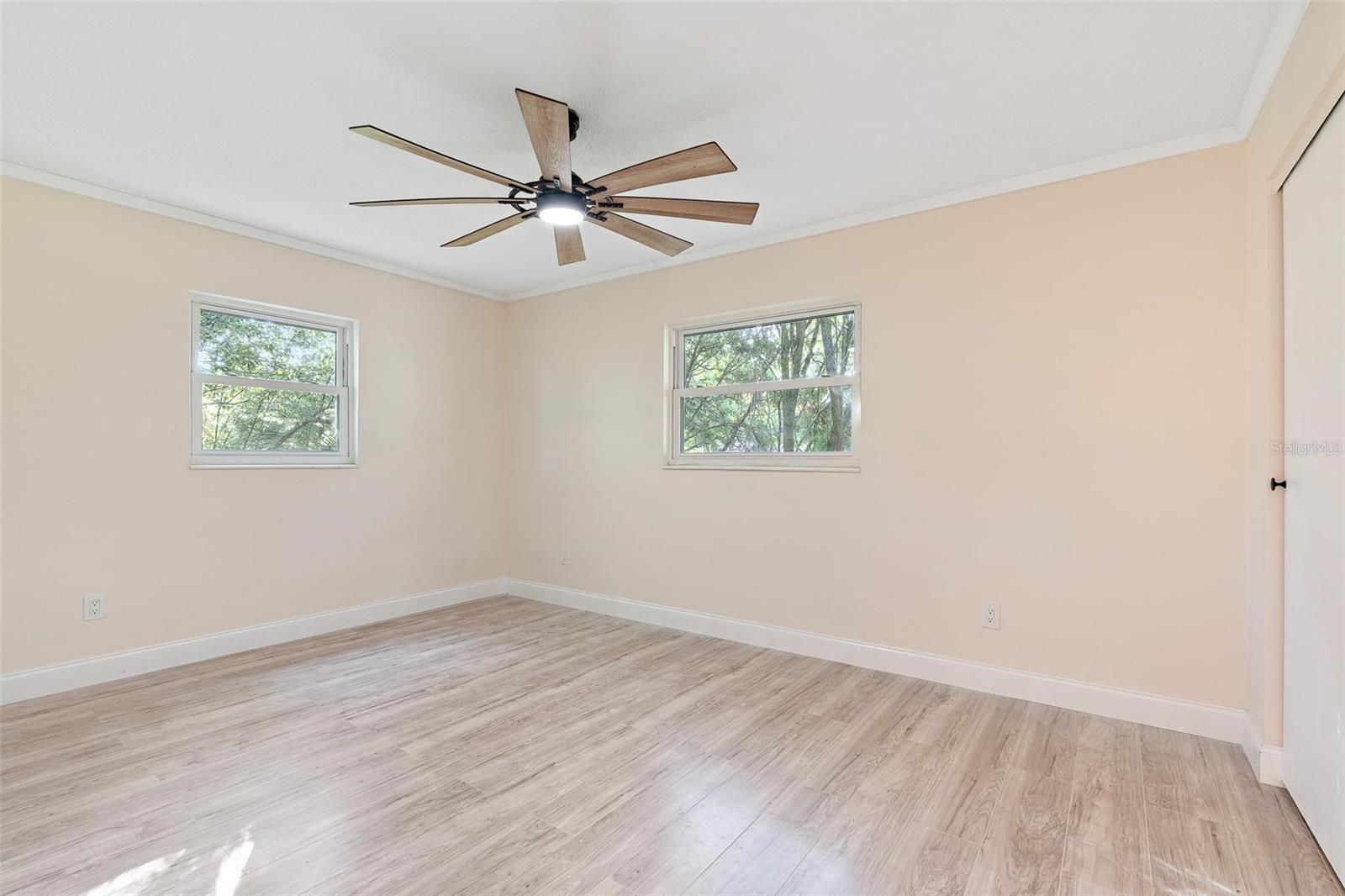 QUEENS MIRROR SOUTH - Residential