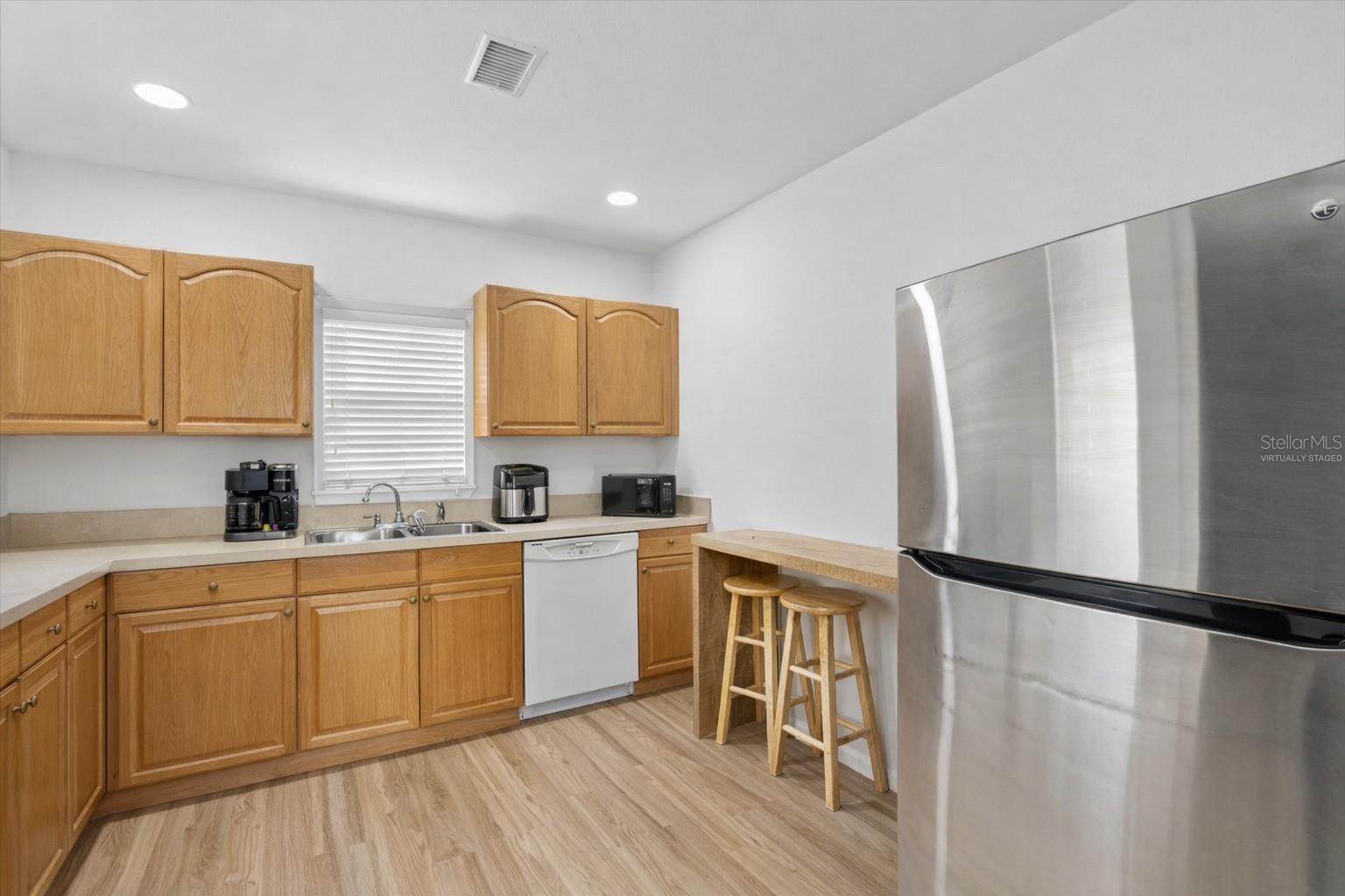 EAST VIEW PARK - Commercial Sale